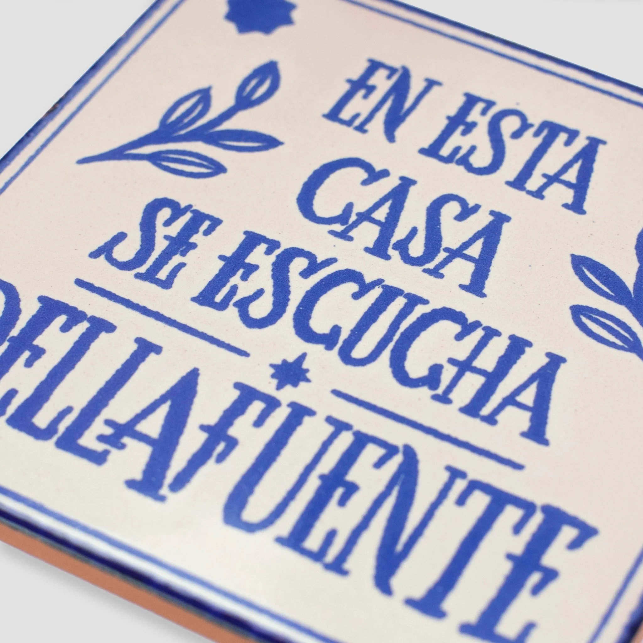 Azulejo "En esta casa se escucha Dellafuente" - Image 3