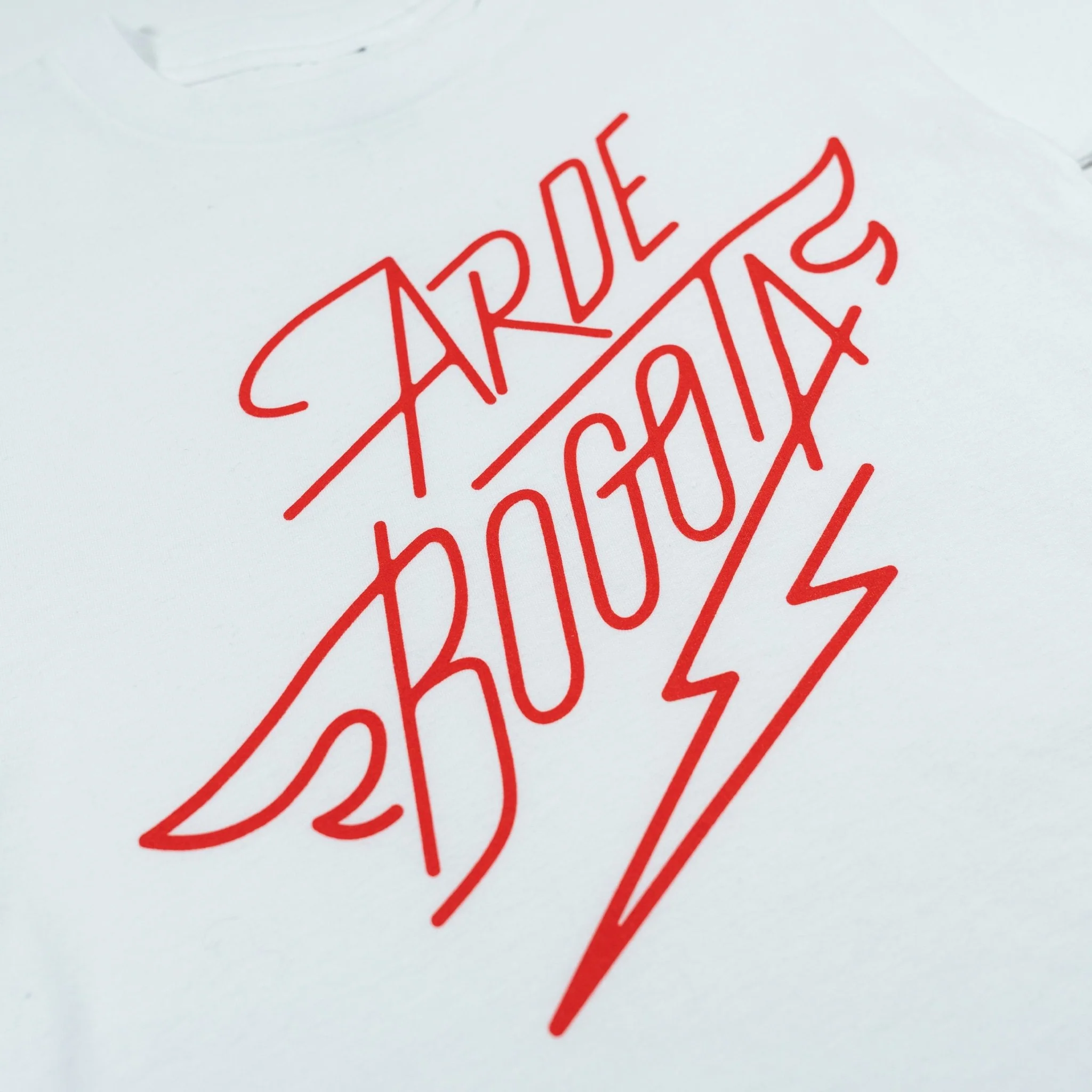Camiseta Blanca Logo Rojo Niño - Image 2