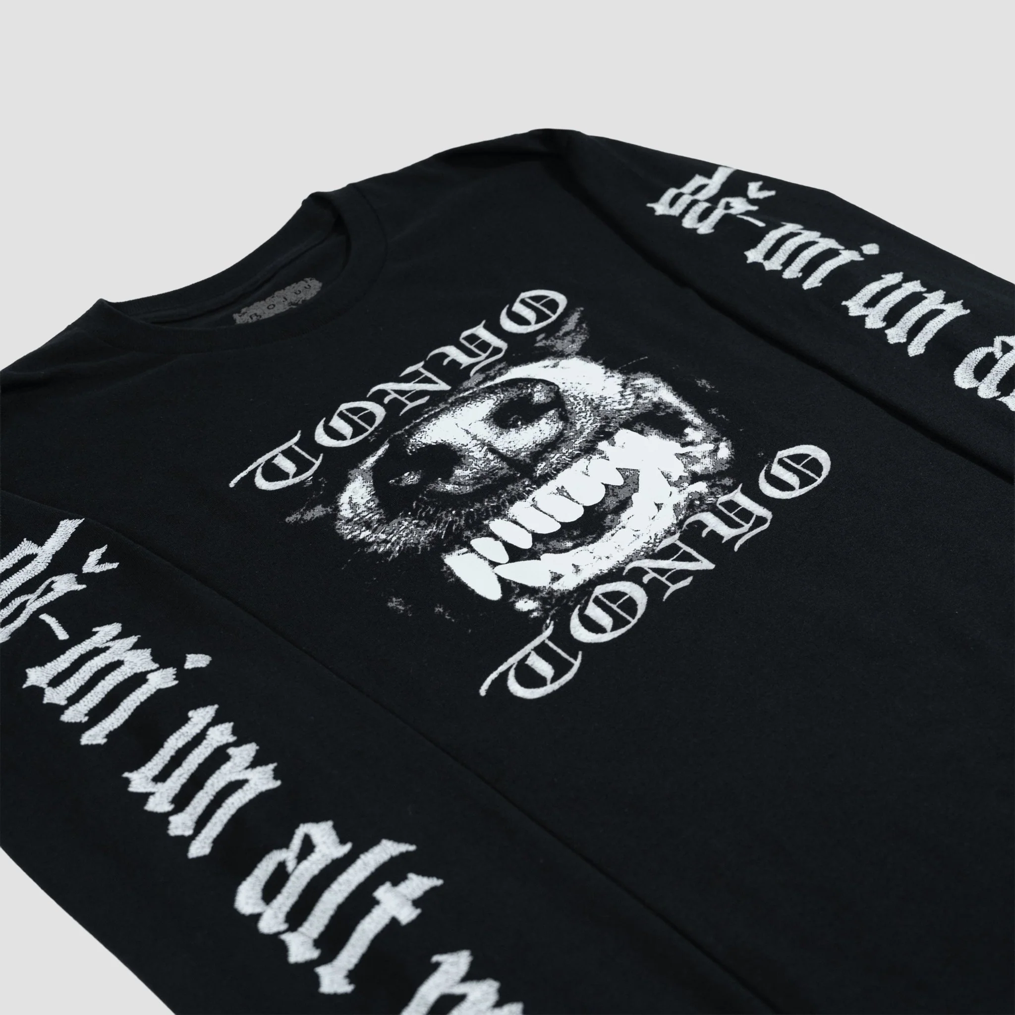 Camiseta Manga Larga Negra | Dâ-mi un alt. motiv - Image 3