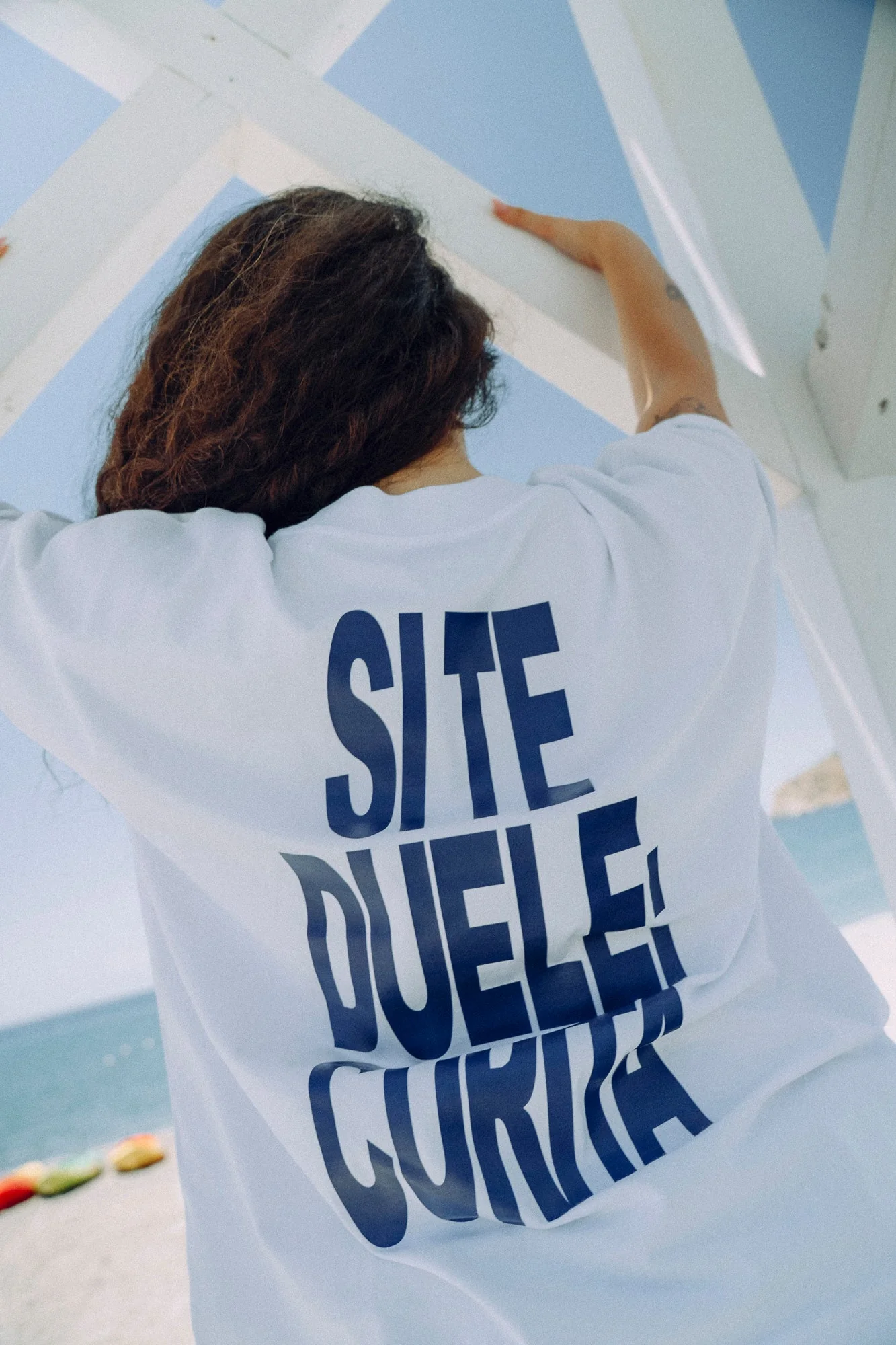 CAMISETA OVERSIZE SI TE DUELE: CURITA - Image 4