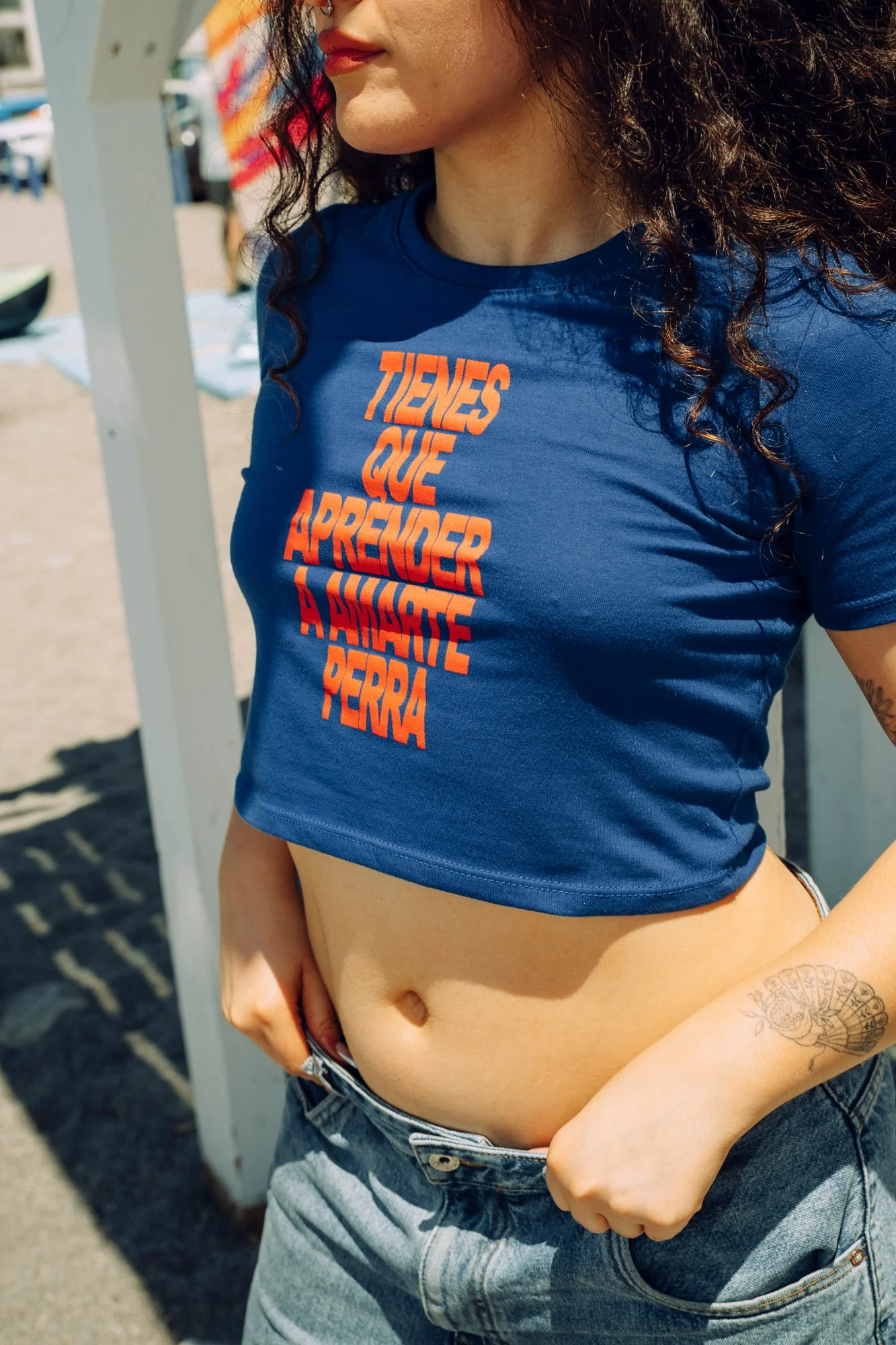 CROP TOP TIENES QUE APRENDER A AMARTE - Image 2