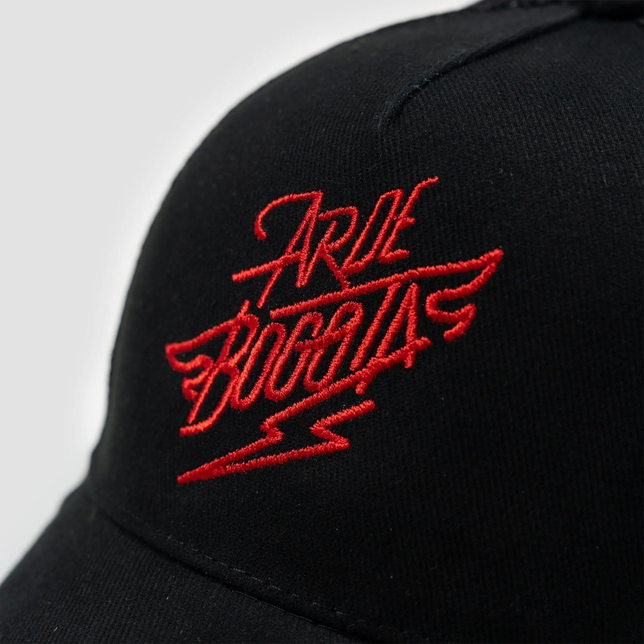 Gorra Bordado Rojo - Image 2